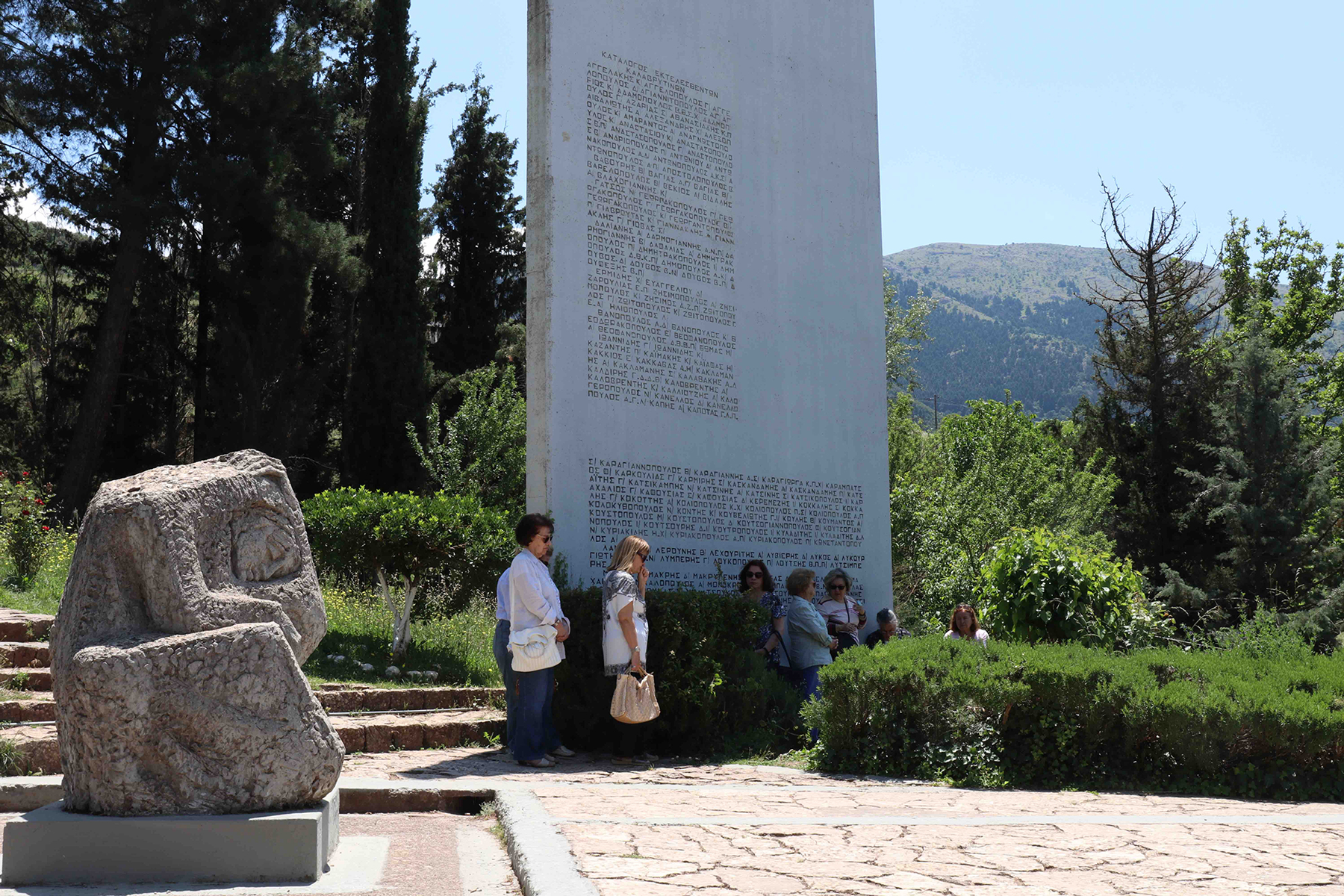 Visitors-at-the-Kalavryta-memorial.png